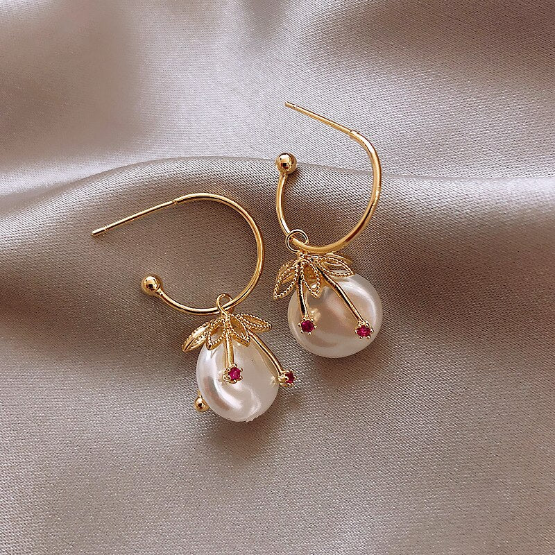 Temperament Moon Pearl Cat Dangle Earrings