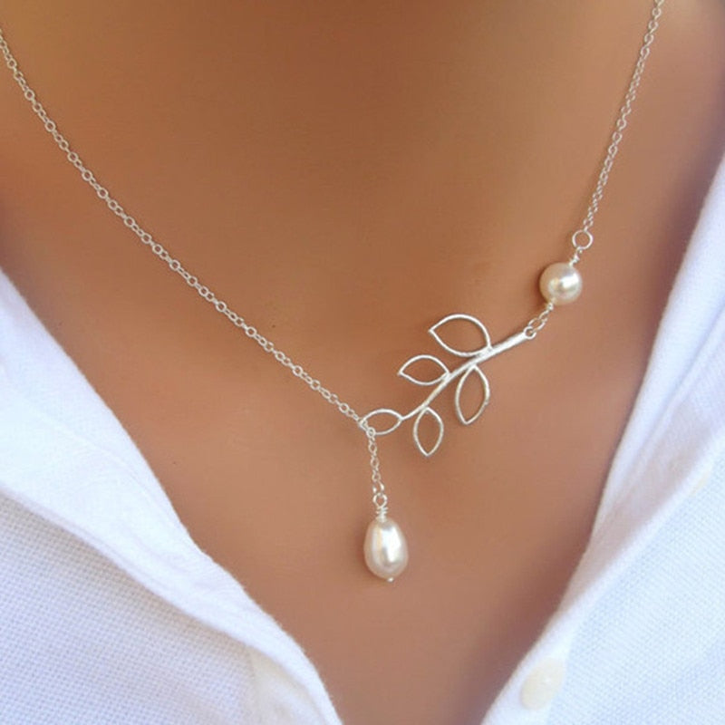 Minimalist Round Stick Pearl Leaves Clavicle Necklace