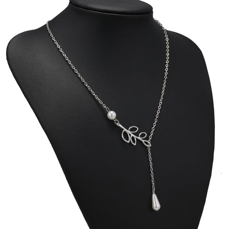 Leaf Simulated Pearl Necklace