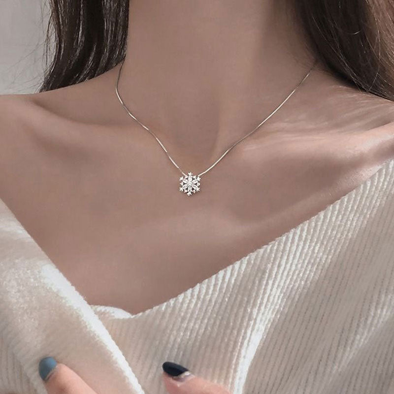 Mia Rhinestone Shining Crystal Snowflake Necklace