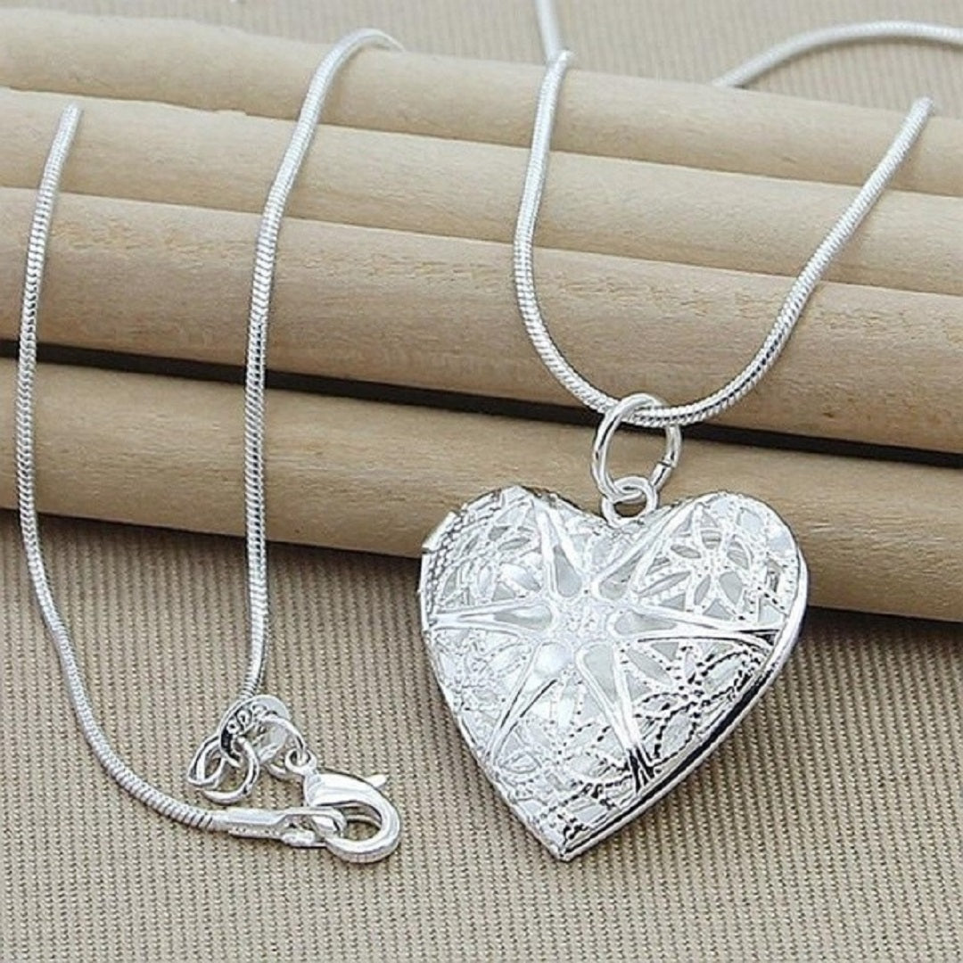 DOTEFFIL 925 Sterling Silver Photo Frame Necklace